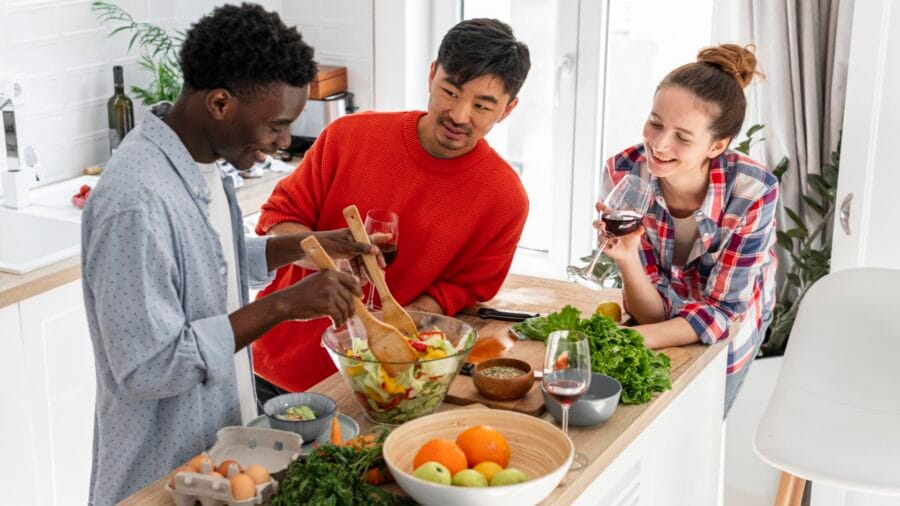 Descubra como a alimentação pode impactar diretamente o seu humor. Alimentos certos podem melhorar a saúde mental e aumentar o bem-estar emocional. Veja como nutrir seu cérebro!