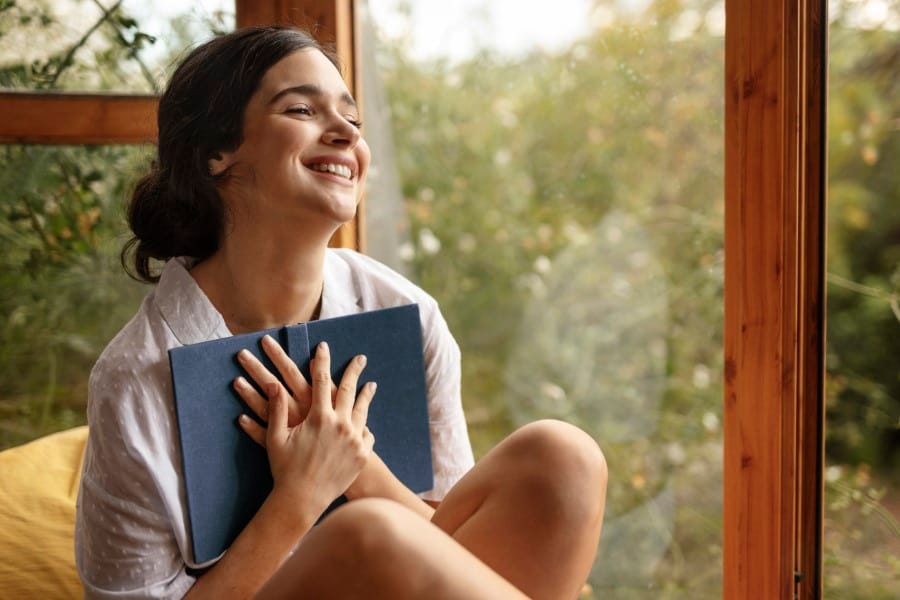 Descubra como a prática diária de gratidão pode transformar sua saúde mental e melhorar sua qualidade de vida de forma simples e poderosa.