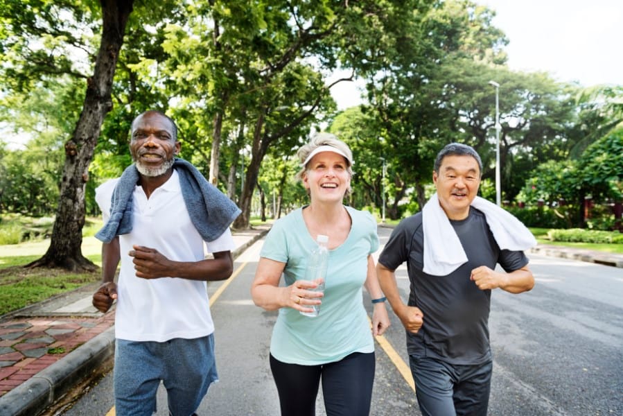 Descubra como a prática regular de exercícios físicos pode reduzir a ansiedade, combater a depressão e melhorar sua saúde mental de forma natural e eficaz.