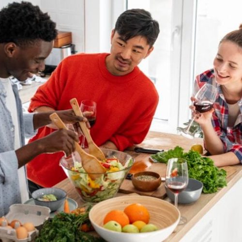 Descubra como a alimentação pode impactar diretamente o seu humor. Alimentos certos podem melhorar a saúde mental e aumentar o bem-estar emocional. Veja como nutrir seu cérebro!