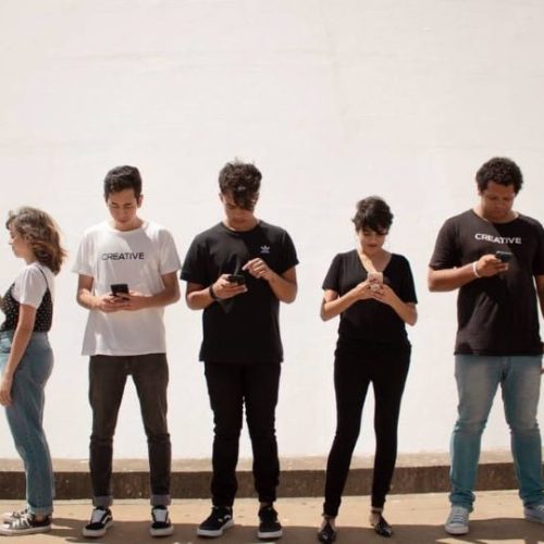 O Impacto das Redes Sociais na Saúde Mental: Como Equilibrar o Uso e Evitar Comparações Prejudiciais
